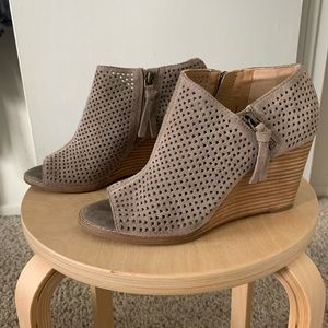 Lucky Brand Open toe wedge
